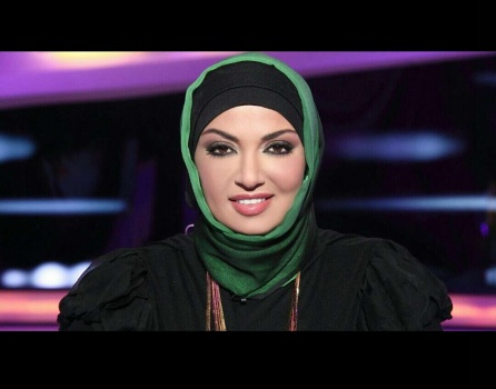 الإعلامية فاديا الطويل من المستشفى وهي تجري عملية استئصال السرطان من الدماغ.