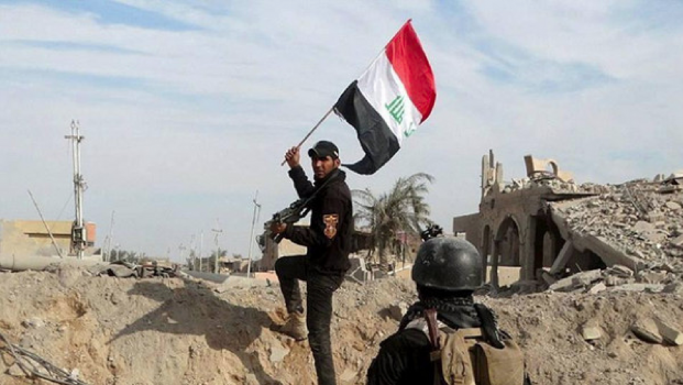 رفع العلم العراقي على المباني الحكومية في الشرقاط