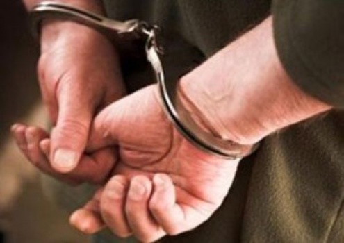 اب يبلغ الشرطة عن ابنه لتعاطيه مواد مخدرة