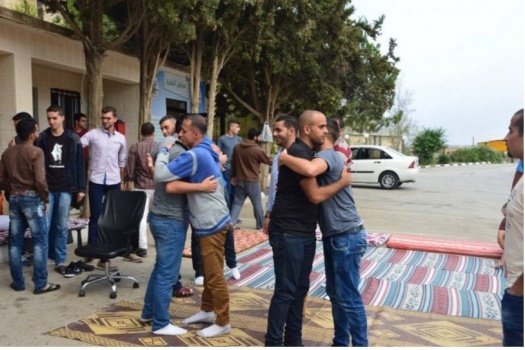 طلبة بيرزيت المعتصمون احتجاجا على الاقساط لرئيس جامعتهم "أبو قلب طيّب" !