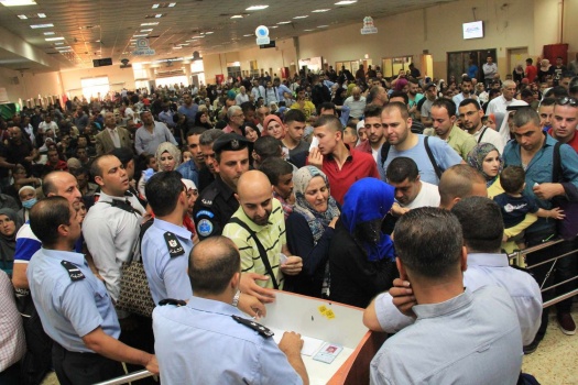33 ألف مسافر تنقلوا عبر معبر الكرامة وتوقيف 223 مطلوبا الأسبوع الماضي