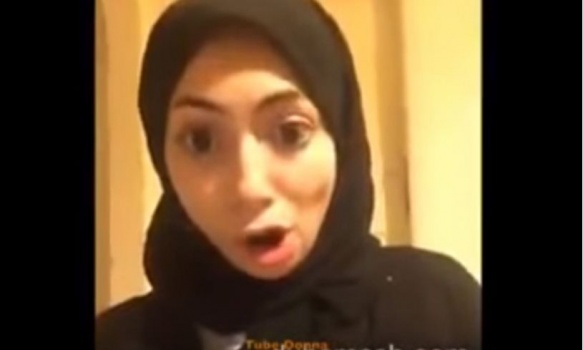 فيديو|فتاة خليجية تشعل مواقع التواصل بتقليد 'أحلام واللمبي'!