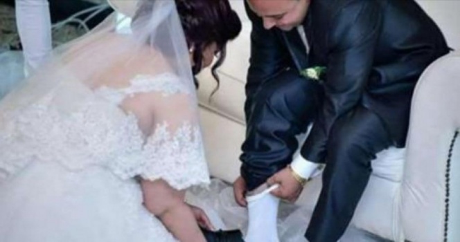 فيديو| بعد غسلها رجلي زوجها خلال حفل الزفاف.. العروس تخرج عن صمتها!
