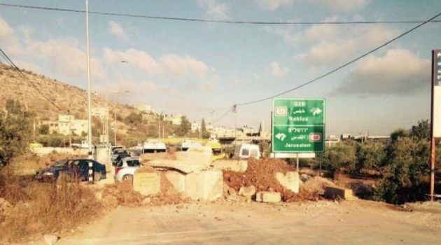إغلاق عدة مداخل جنوب نابلس بالسواتر الترابية