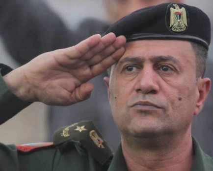 بسبب مناشدته للرئيس عدم المشاركة في جنازة "بيرتس" إيقاف ضابط كبير بالارتباط الفلسطيني عن العمل
