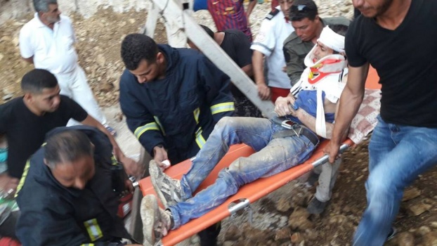بالصور..إصابة عامل نتيجة إنهيار بئر قيد الإنشاء في قرية عانين غرب جنين