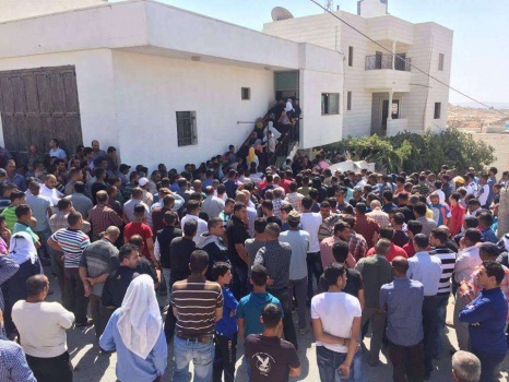 بالصور: فاجعة اوجعت القلوب ... تشييع جثامين الضحايا الاربعة للحادث المروع في بني نعيم