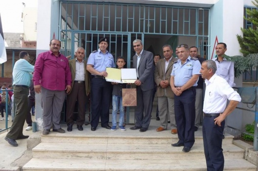 الشرطة تكرم طالب لأمانته بطوباس