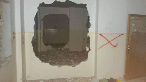 صور| هدم اجزاء من منزل اسير بنابلس