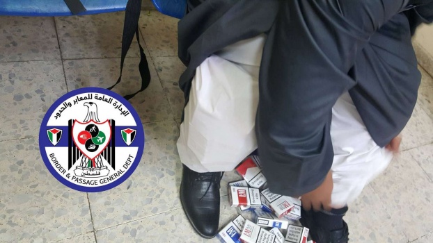 بطرق لن تخطر ببالك! ... شاهد بالصور اخر عمليات التهريب على معبر الكرامة