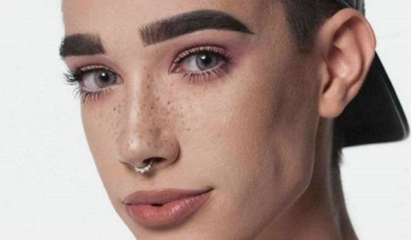 للمرّة الأولى... شاب على غلاف مجلّة CoverGirl النسائيّة