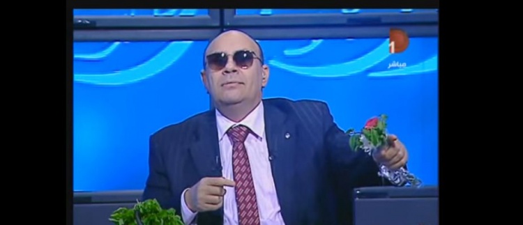 فيديو: اتصل رجل باحد المشايخ يخبره ان زوجته تفت في وجه امه ماذا افعل ؟!