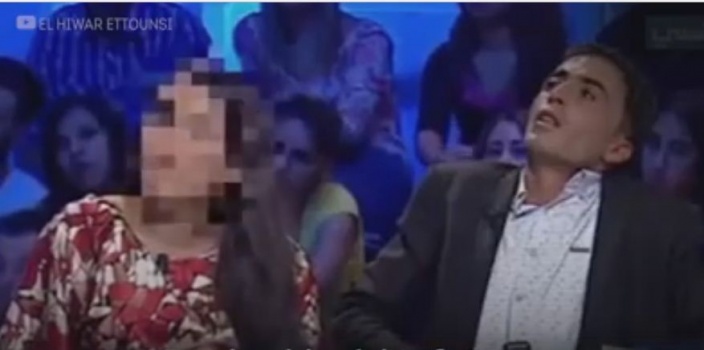 بالفيديو: مذيع يدعو قاصراً للزواج من أحد مغتصبيها الكهول !!