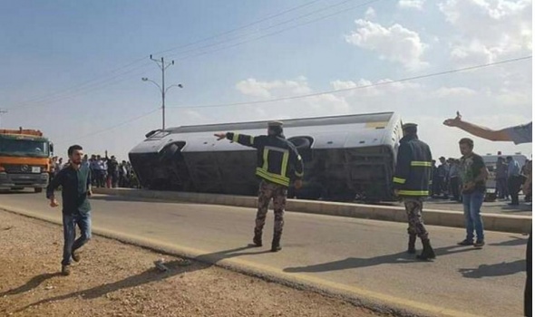 فاجعة بالاردن : عدد كبير من الوفيات والاصابات بحادثة انقلاب حافلة (صور)