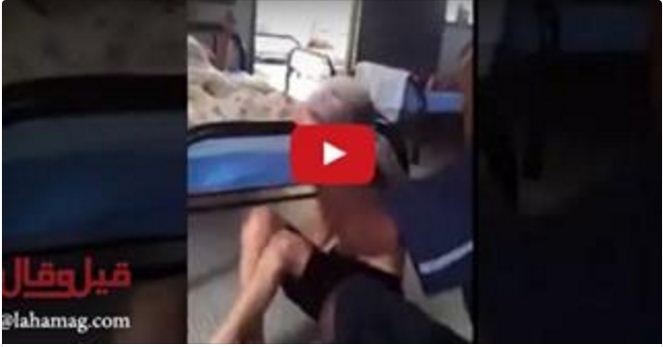 بالفيديو جريمة وضيعة - رجل ينهال بالضرب على حماته!