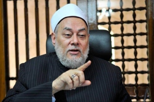«أنا اشرب الخمر ومع ذلك مواظب على صلاتي فهل اغتسل قبل الصلاة»؟هذا رد علي جمعة