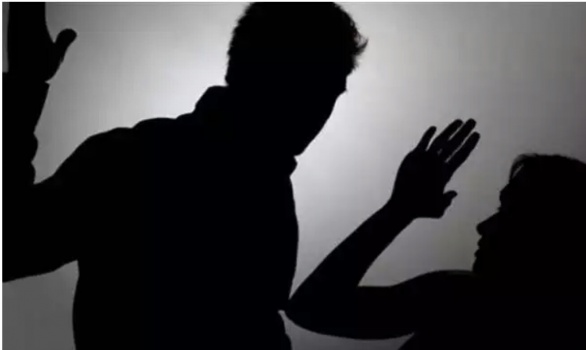 عضّ زوجته فنال 30 جلدة.. بحضورها