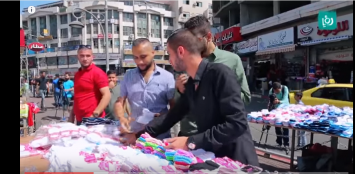 شاهد:الخليل أول مدينة فلسطينية بدأت استخدام نظام "المقايضة"!!