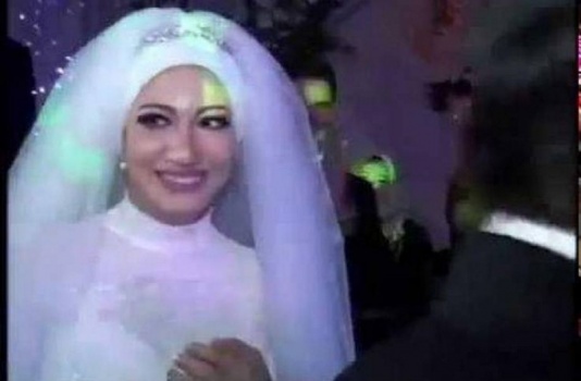 فيديو: عروس مصرية تصاب بالصدمة من العريس في حفل الزفاف