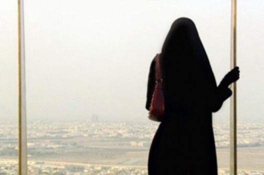 والد فتاة عربية يرفض عودة ابنته المراهقة إلى المنزل ..والسبب!