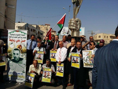 بالصور..وقفة تضامنية مع الاسرى المضربين عن الطعام في جنين