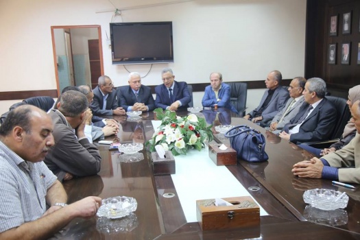 بالصور..لجنة بلدية طولكرم تتسلم مهام أعمالها بناء على قرار مجلس الوزراء