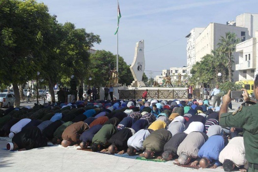 بالصور..مئات المواطنين يؤدون صلاة الاستسقاء في جنين