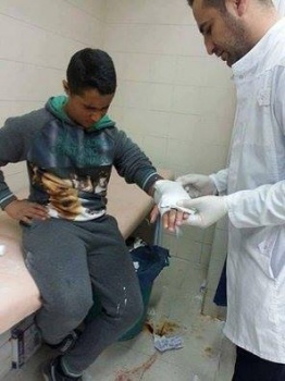 الاحتلال يعتدي على طفل في الخليل
