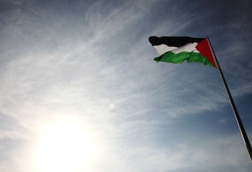 بالصور: العلم الفلسطيني يزين سماء طولكرم من خلال اطول سارية في فلسطين