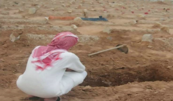 فقد هاتفه في القبر...فماذا حدث له ؟