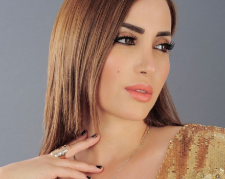 فستان نسرين طافش الأبيض يشغل جمهورها .. وسعره شغل النساء!