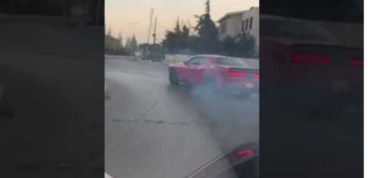شاهد بالفيديو : فتاة تشحط بسيارتها الفارهة في عبدون