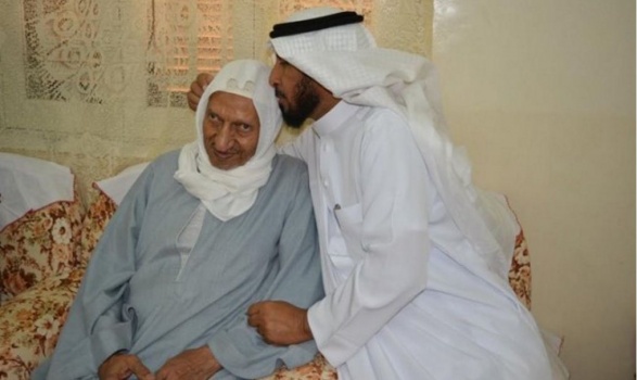 فيديو| قصة وفاء..سعودي يلتقي معلمه المصري بعد 41 عاما من البحث عنه !