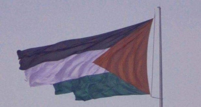 تمزق العلم الفلسطيني على سارية عيبال في نابلس ... ولجنة السارية توضح الاسباب