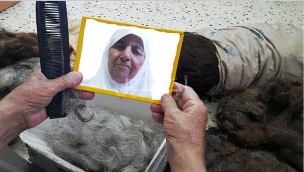 مسنة تجمع شعر رأسها منذ 66 عاما