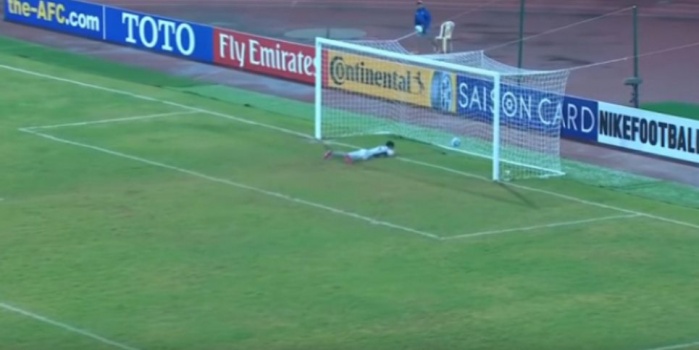 فيديو .. إيقاف حارس مرمى لمدة عام تلقى أغرب هدف في تاريخ المستديرة!