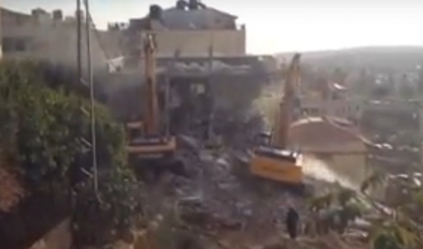 بالفيديو: هدم منزل شمال القدس