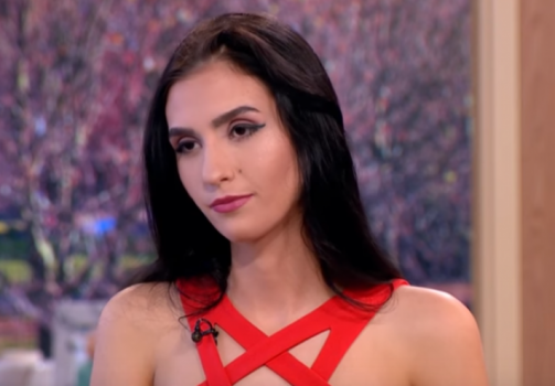 فيديو| فتاة تعرض بيع عذريتها مقابل مليون يورو!