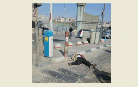 "فيديو" شهيد برصاص الاحتلال على حاجز قلنديا بزعم محاولة طعن