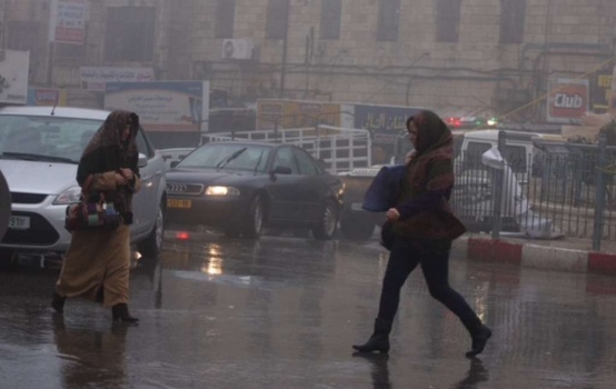 الطقس: درجات الحرارة حول معدلها العام واحتمال سقوط زخات مطر