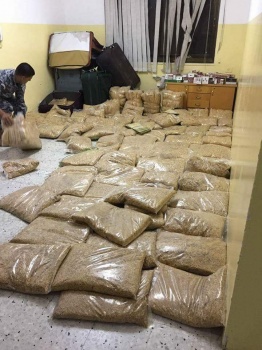 بالصور..الضابطة الجمركية تحبط تهريب كمية كبيرة من السجائر و"التمباك"