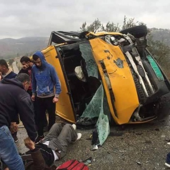الدفاع المدني يخلي 11 اصابة بحادث تصادم بين مركبتين غرب رام الله