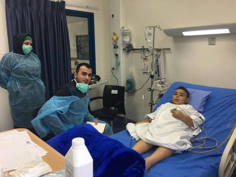 هكذا انتهى ألم "زين" بمجمع فلسطين الطبي بعد ان تبرعت له امه بكليتها