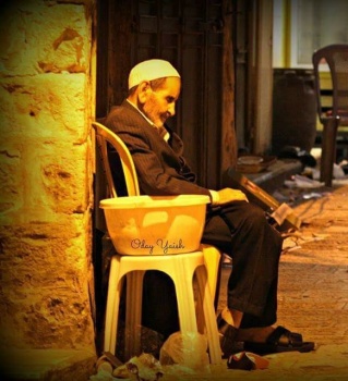 الموت يغيب &ldquo;حسن &rdquo; أقدم بائع ترمس في نابلس