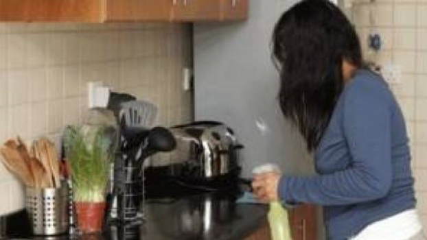 تزوَّجها ليبيعَها وتعمل خادمة!