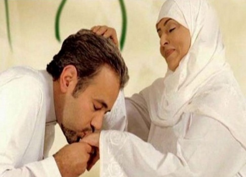 أردني يقدم ابنته وبيتا ً هدية لشاب بار بوالدته .. فيديو