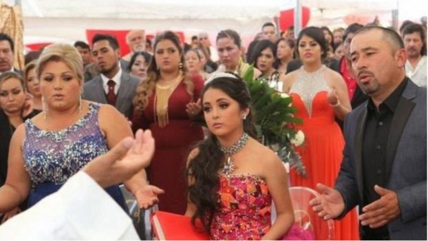 كيف تحول عيد ميلاد فتاة مكسيكية لاحتفال حضره الآلاف؟