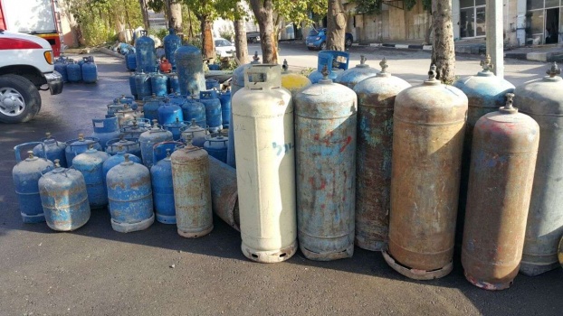 بالصور: دفاع مدني رام الله والبيرة يضبط ويتحرز على عشرات اسطوانات الغاز وينفذ حملة لضبط هذا القطاع