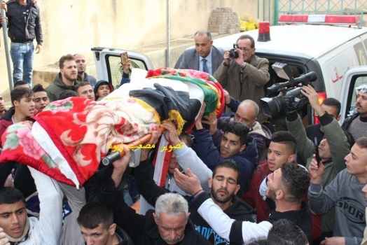 بالصور..وصول جثمان الشهيد تركمان الى مستشفى الشهيد خليل سليمان الحكومي في جنين