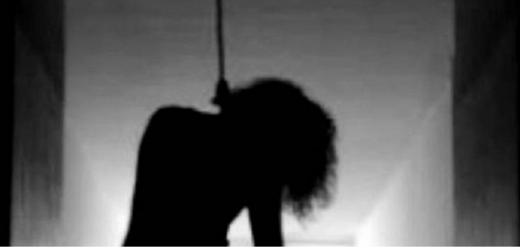 العثور على جثة فتاة مشنوقة داخل منزلها